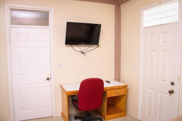 Hotel Iso's Bed & Breakfast (Glanvillia)